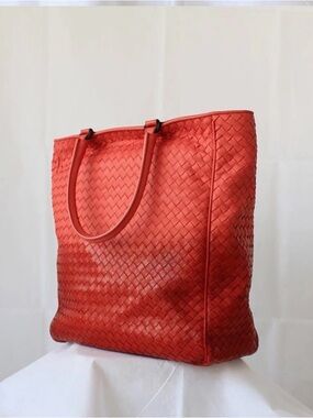RARE BOTTEGA VENETA
REDIORANGE OMBRE
TOTE BAG